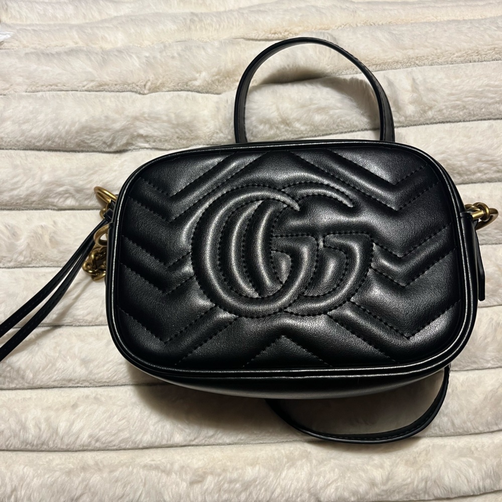 Gucci Black Chevron Crossbody Bag with Gold Details - Picture 2 of 10